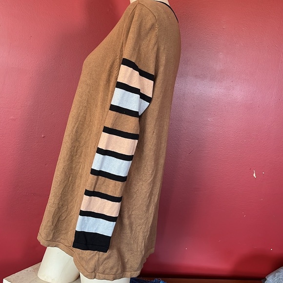 Like new Bob Mackie brown striped sleeve knit sweater - Picture 4 of 10